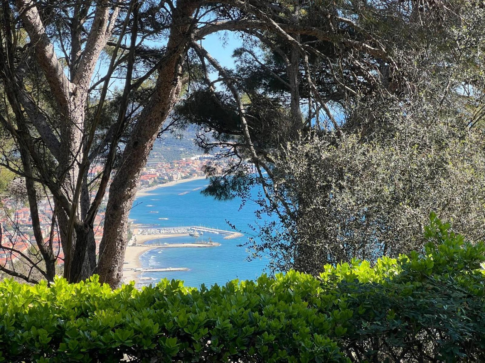Torre Alpicella Holiday Home, A Scenic Escape Into Nature And Relaxation Diano Marina Luaran gambar